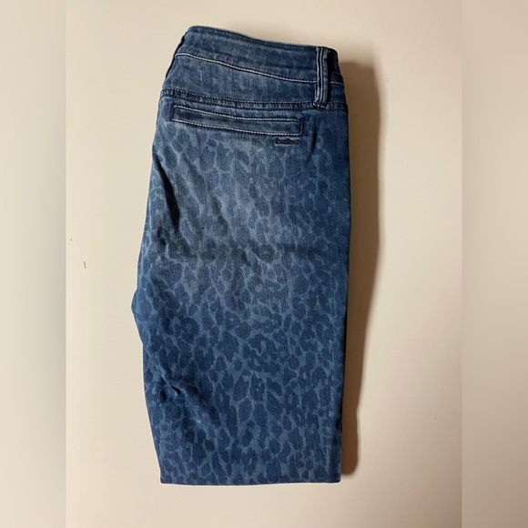 NEW! Women’s bebe Blue Leopard Print Zip Skinny Jeans - Picture 4 of 9